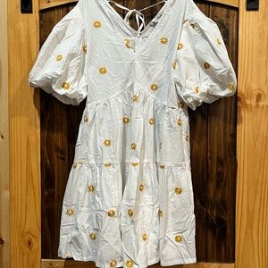 DAVI & DANI Rare White Romper with Mustard Floral Embroidery NWT